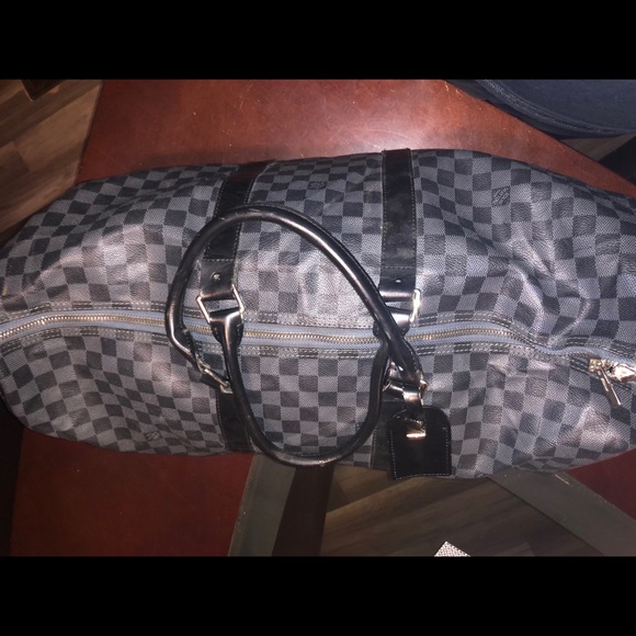 Louis Vuitton - Picture 4 of 4